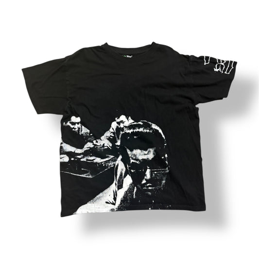 1/1 UKN (JS + JDS) BLACK TEE (1 XL)